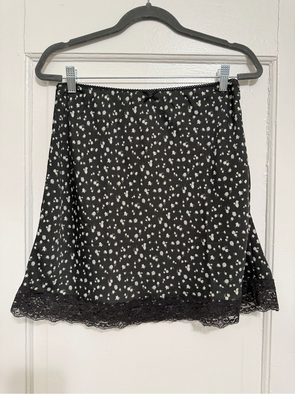 Black Floral Lace Hem A-Line Slip Skirt - M
